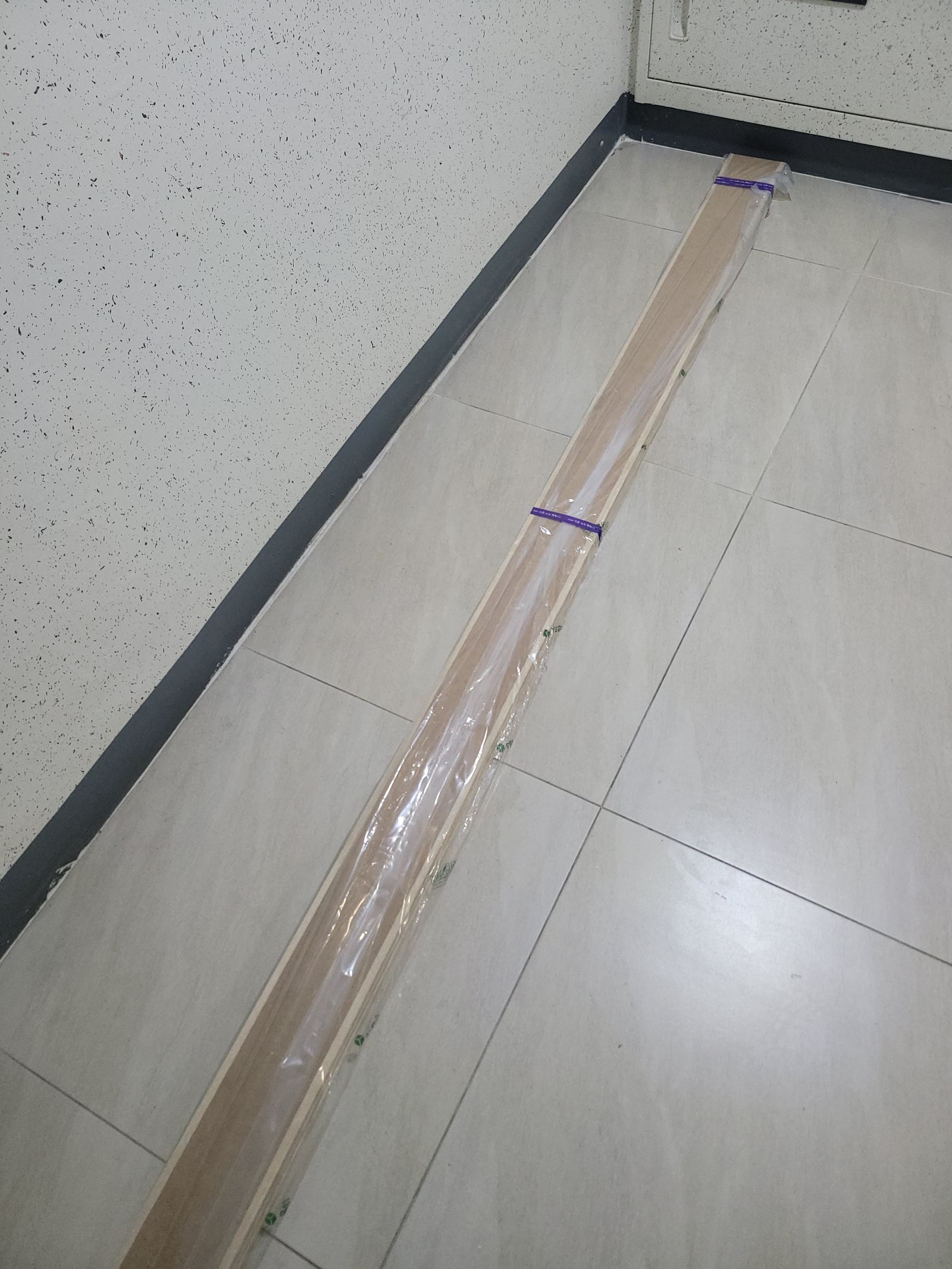 새 몰딩 자재 준비
